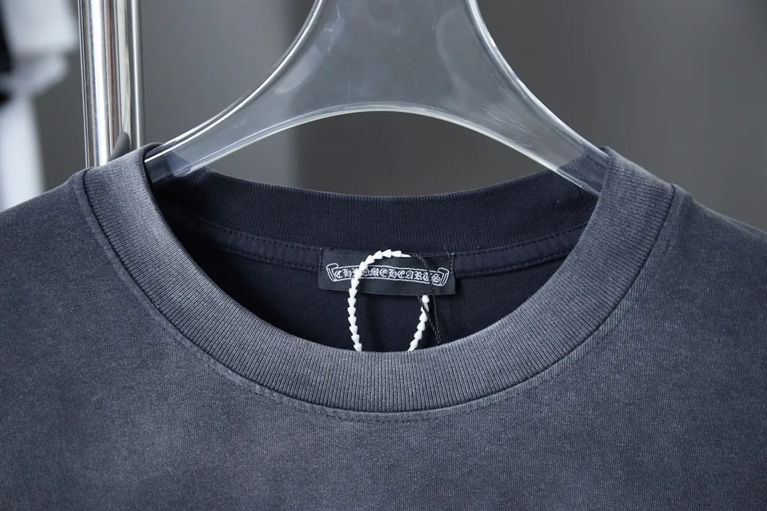 🅿️210 Ch*ome Hearte 25SS early spring new style Three-dimensional sponge thick version Chloë Hearte logo short sleeves Light luxury essential item for daily commuting for men and women Correct version Welcome to compare Detailed features · 320g 100% pure cotton double yarn jersey fabric · Custom dyed in the same vat with special thickened 32 count double-ply 1X1 thread · Three-dimensional sponge thick version Chloé Hearte logo printing · Ready-to-wear dyeing Then do the faded fried snowflake process, then wash it to make it look old · General washing to improve the effect · Double-needle stitching and cross-stitch process · Original main mark, washed tag, brand moisture-proof paper packaging Color: white/black/green/blue Size: S/M/L/XL